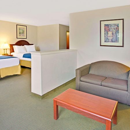 Days Inn & Suites By Wyndham Laurel Near Fort Meade מראה חיצוני תמונה