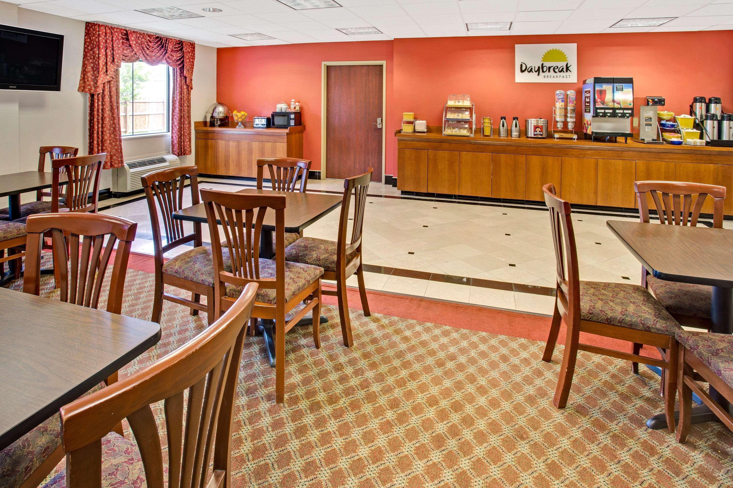 Days Inn & Suites By Wyndham Laurel Near Fort Meade מראה חיצוני תמונה