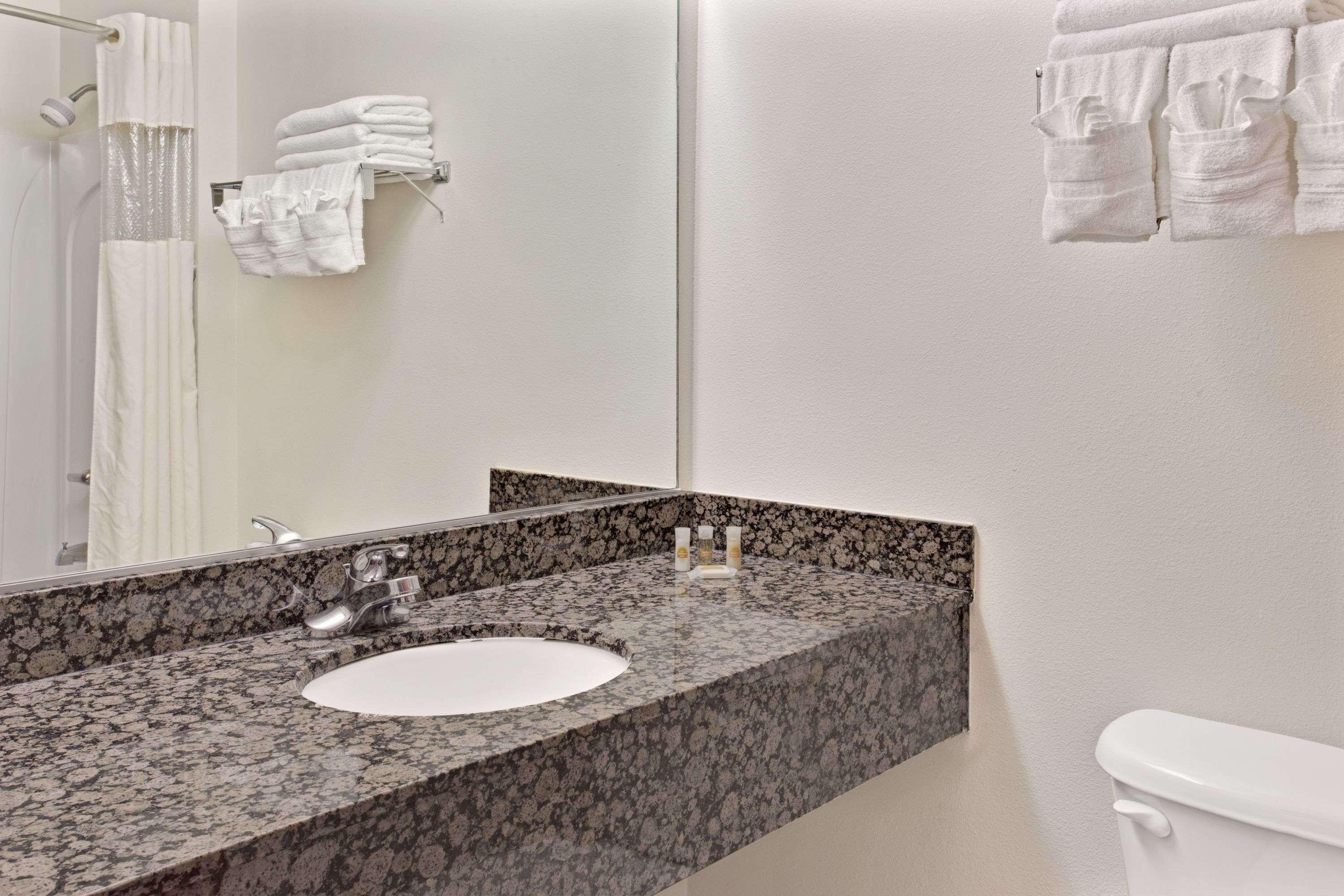 Days Inn & Suites By Wyndham Laurel Near Fort Meade מראה חיצוני תמונה