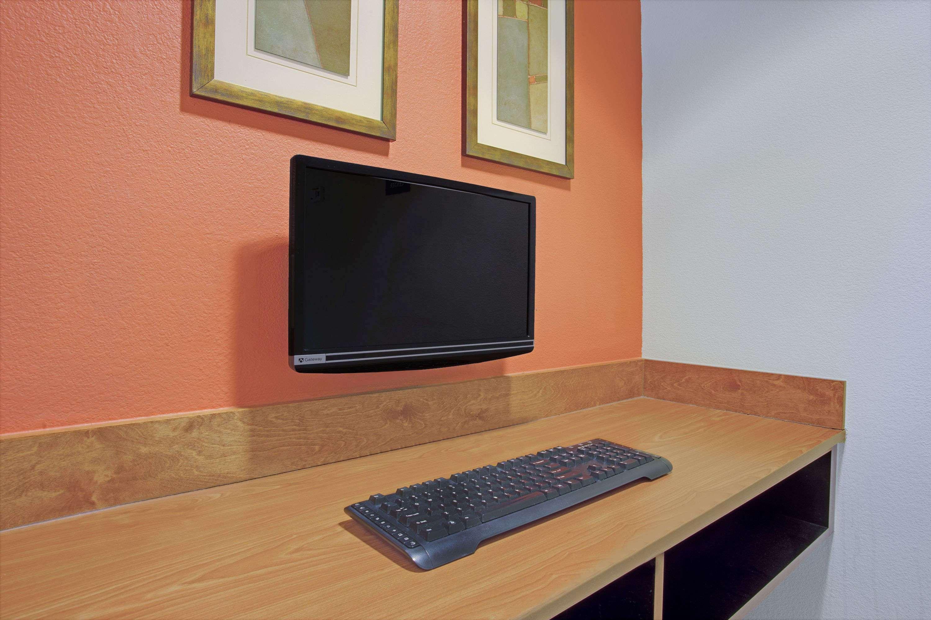 Days Inn & Suites By Wyndham Laurel Near Fort Meade מראה חיצוני תמונה