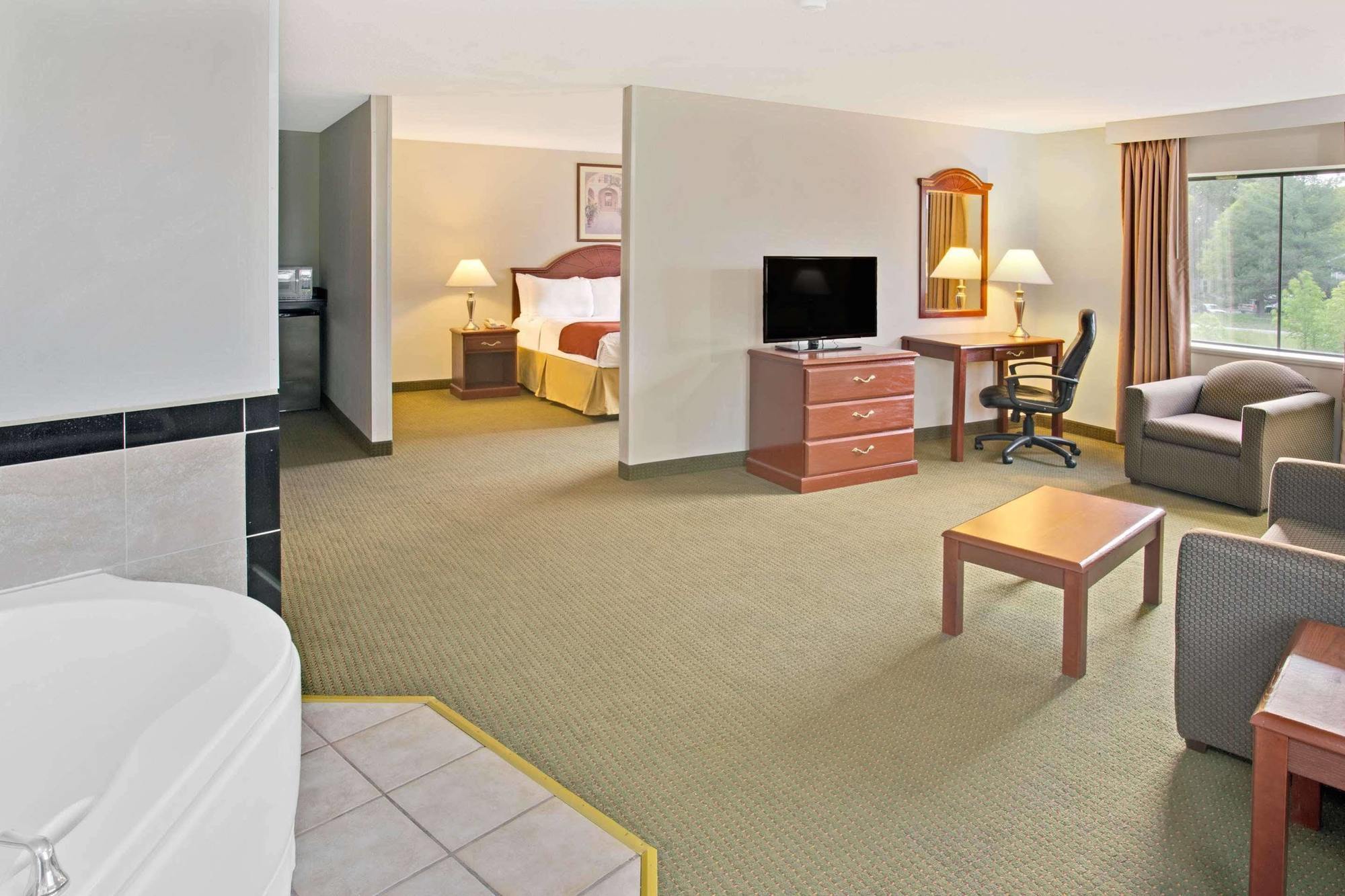Days Inn & Suites By Wyndham Laurel Near Fort Meade מראה חיצוני תמונה