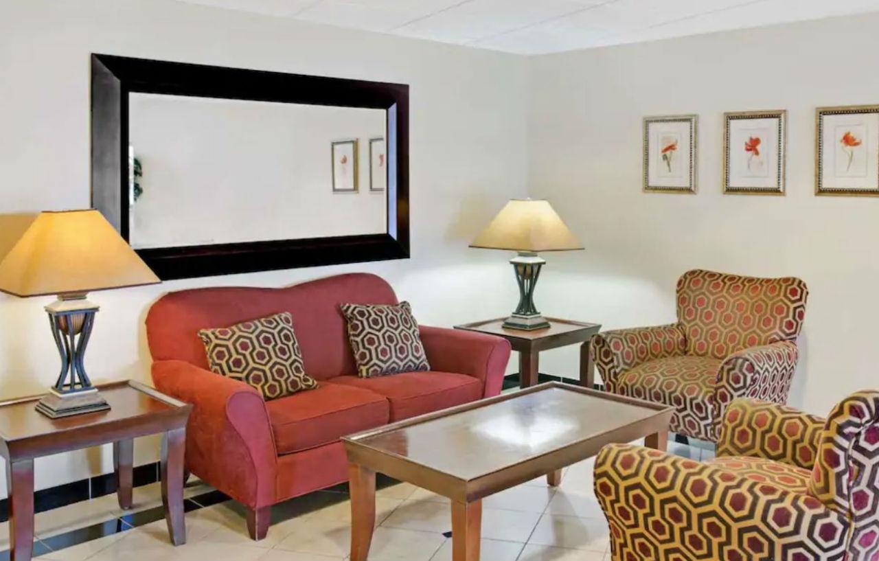 Days Inn & Suites By Wyndham Laurel Near Fort Meade מראה חיצוני תמונה