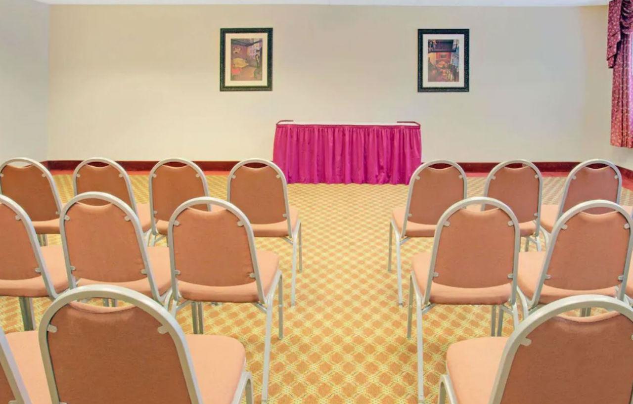 Days Inn & Suites By Wyndham Laurel Near Fort Meade מראה חיצוני תמונה
